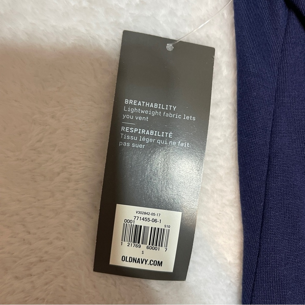 NWT Old Navy Active Lightweight Loose Long Sleeve Workout Top Shirt Women's S - Picture 6 of 7
